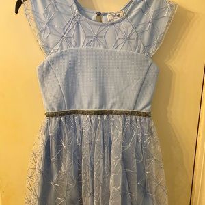 DSigned Girl Size Small Elsa Dress. Worn once Blue